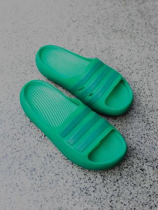 "Bold Green" adidas Adislide. Photo via @lust.mexico on Instagram.