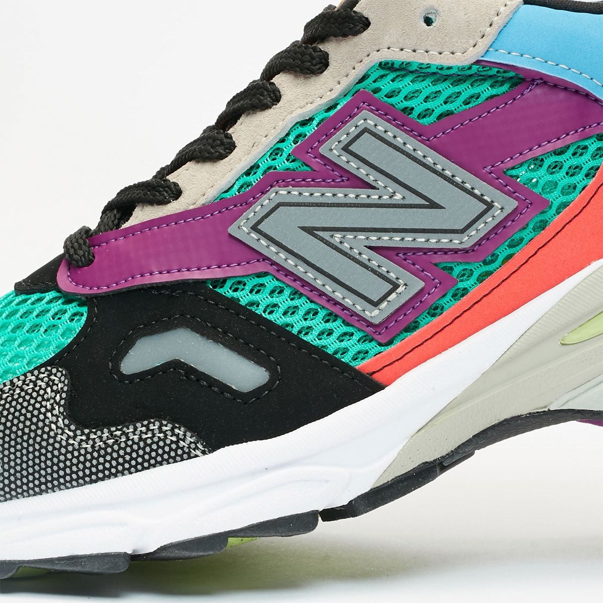 New Balance 920 “Multi-Color” Touches Down on November 15