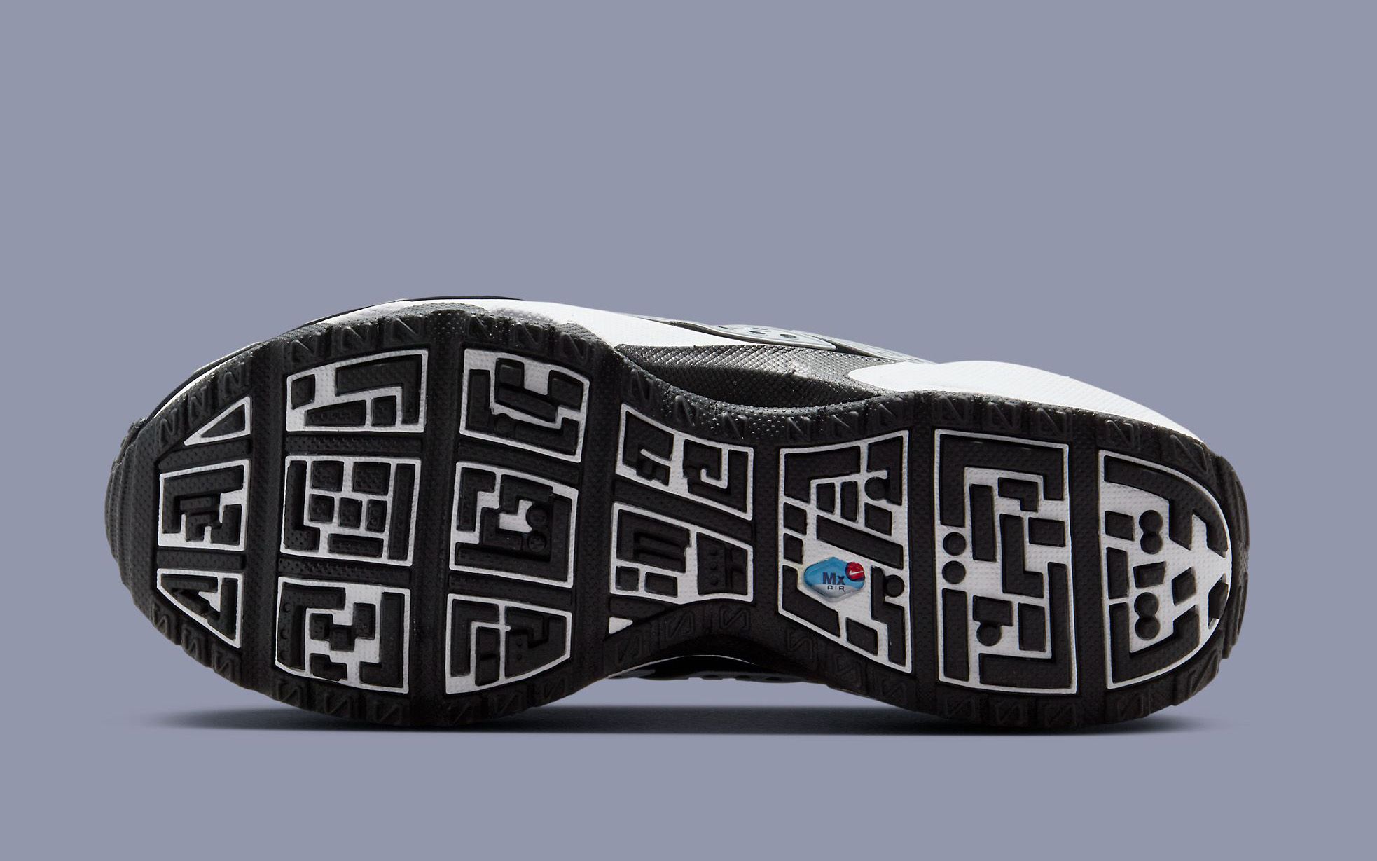 The Women's Nike Air Max SNDR Takes on A Clean 'White/Black
