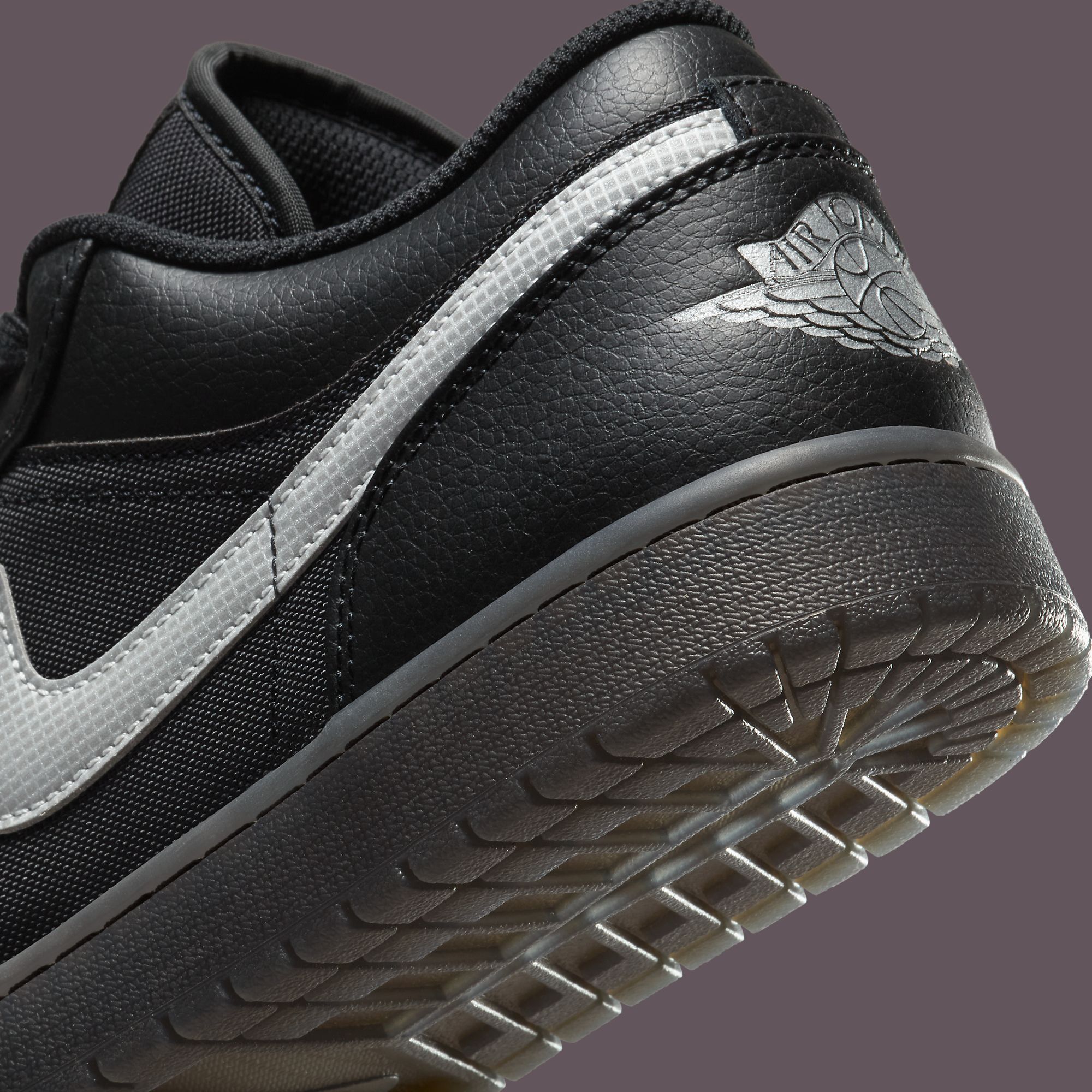 nike air jordan 1 black gum sole