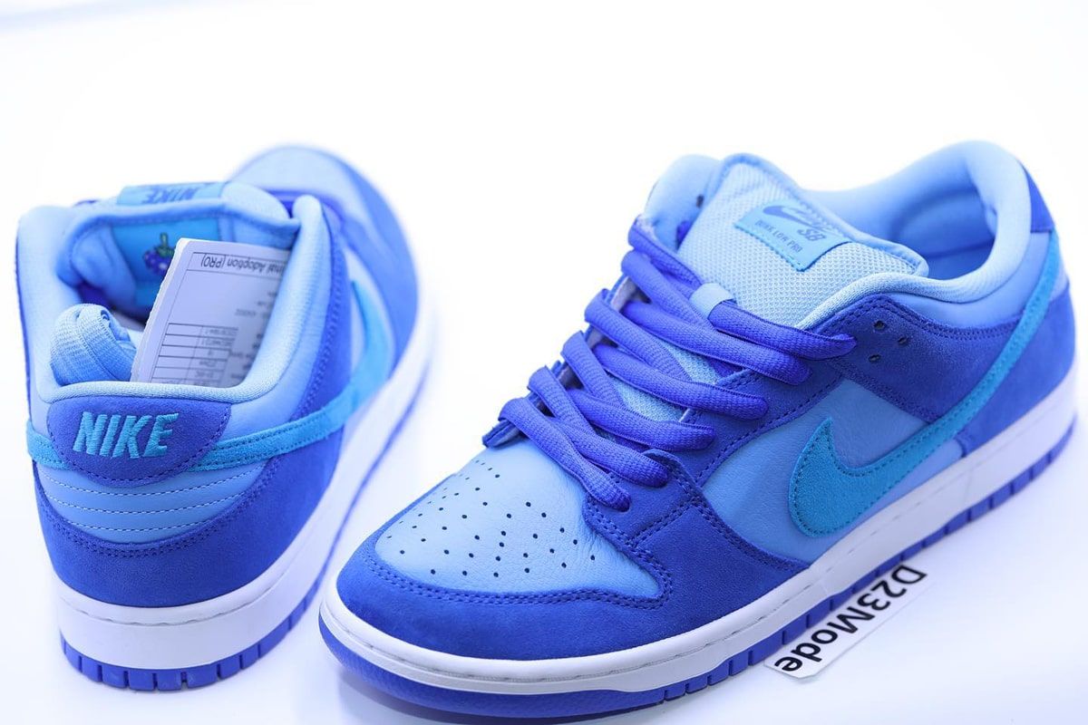 Official Images // Nike SB Dunk Low “Blue Raspberry” | House of Heat°