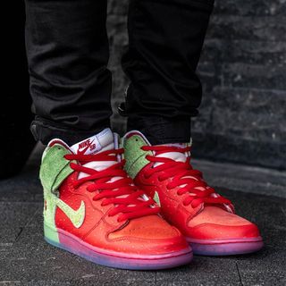 nike sb dunk high strawberry cough cw7093 600 release date info 4