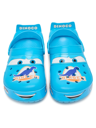 Cars x Crocs Classic Clog "Lightning McQueen Dinoco" (SKU: 213582-90H). Photo via MODIVO.