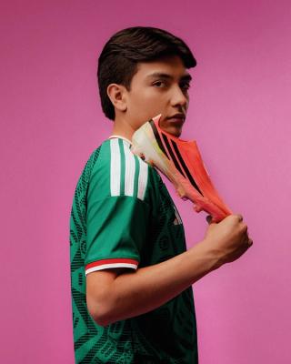 Gilberto Mora with the "Road to Glory" adidas F50 HYPERFAST Laceless. Photo via adidas México.