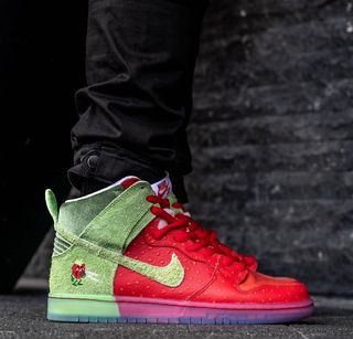 nike sb dunk high strawberry cough cw7093 600 release date info 2