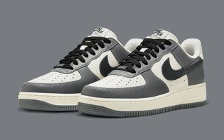 Jual The original last paper version is made of high-quality leather upper  material and built-in full-length Air sole unit Louis Vuitton x Nike Air  Force - 40 di Seller Li Liwei Shop 