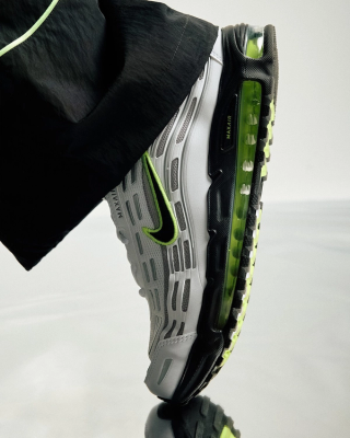 On-foot look at the SNIPES-exclusive "Neon" Air Max TL 2.5. Photo via SNIPES.