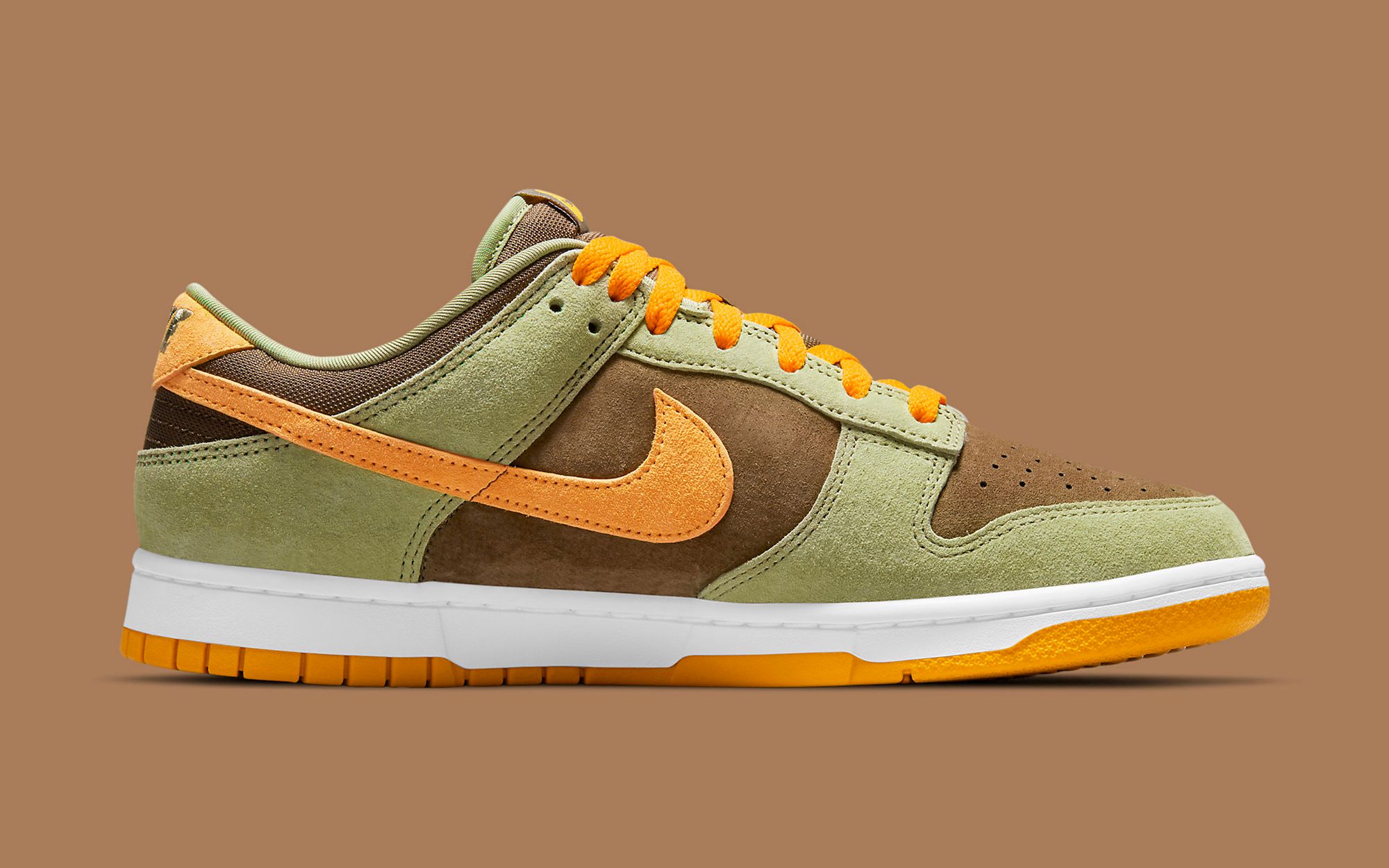 Nike in Low Dunk House Olive\