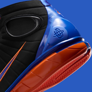 Penny Hardaway's Nike Air Zoom Huarache 2K4 "Knicks" P.E. (SKU: IV0345-001). Photo via Nike.
