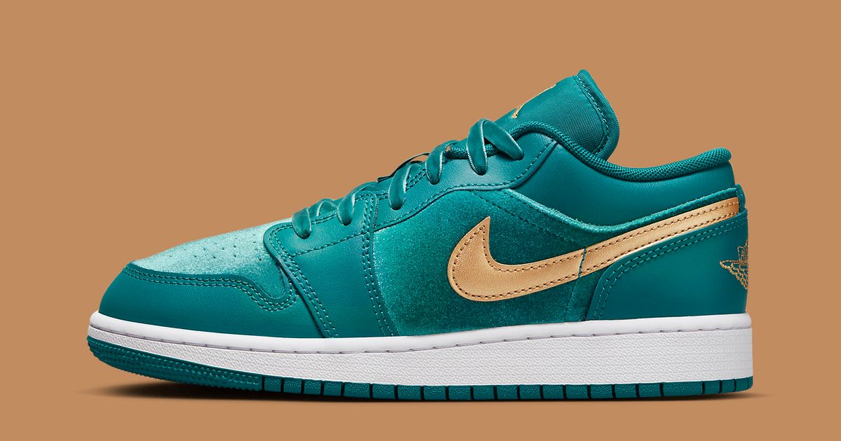 jordan 12 university gold size 7y