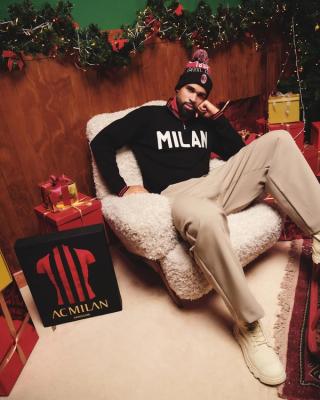 Half-zip sweat from AC Milan's "'60s" Collection.
