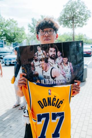Luka Dončić stops by at Basketball Emotion in Madrid. Photo via Jordan Brand.