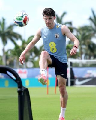 Declan Rice wearing the "Road to Glory" adidas Copa Pure 4 Laced. Photo via England.