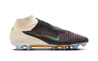  Kobe Bryant x Nike Phantom 6 High Elite FG "Black Mamba" football boots.