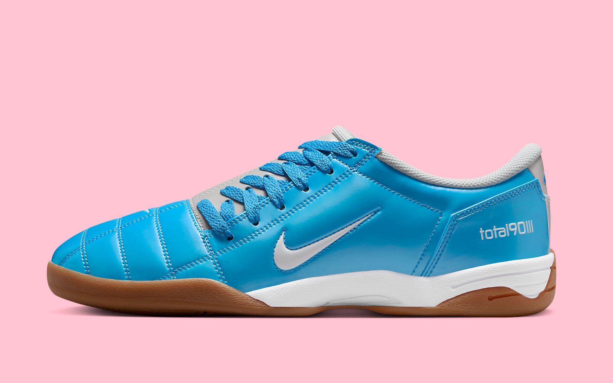 Split-Panel Style Returns on the Nike Total 90 III