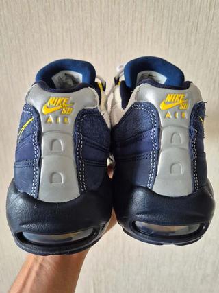 eric koston nike sb air max 95 obsidian speed yellow hq8492 400 5
