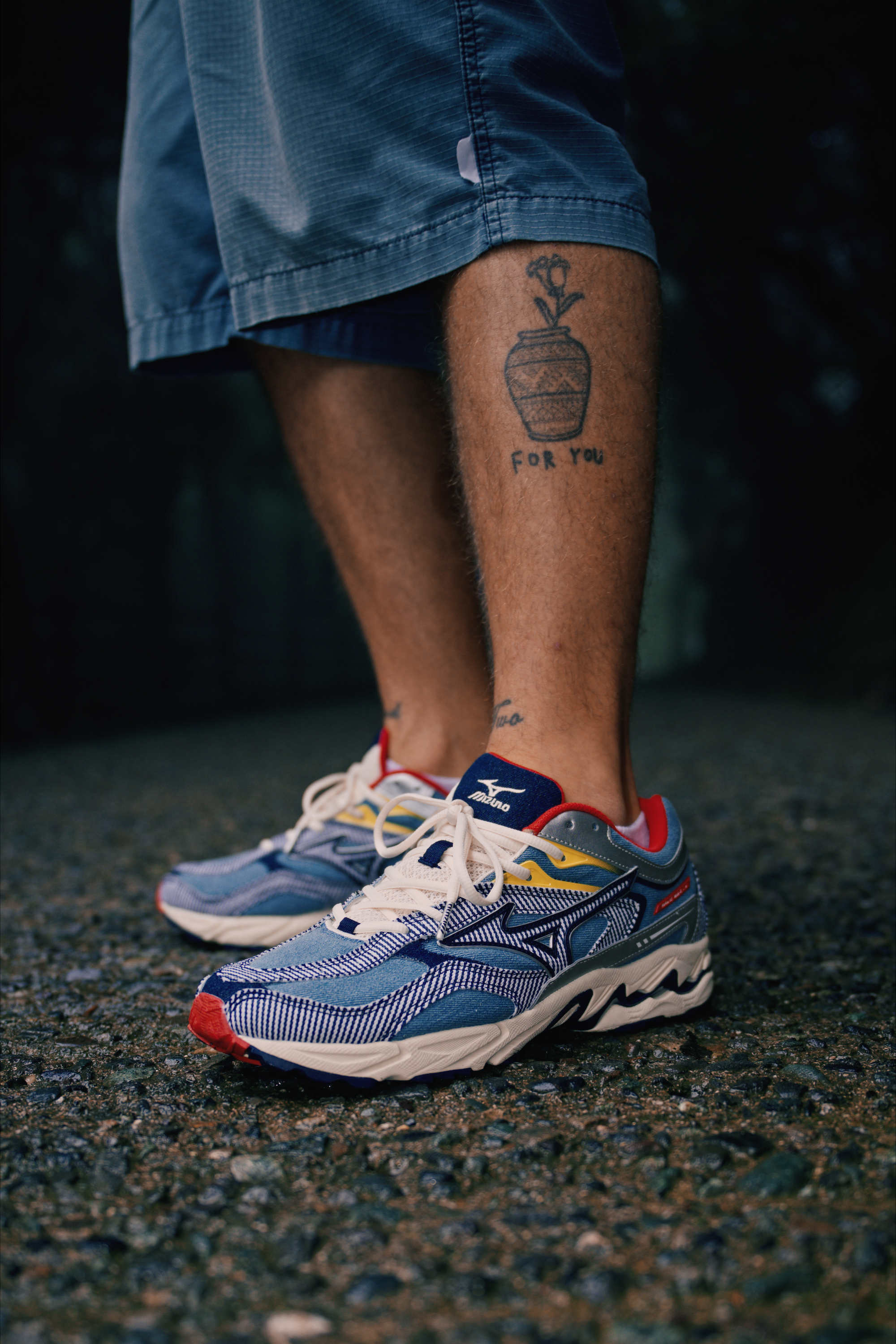 Sean Wotherspoon x Mizuno Wave MG4 LS "Light Blue/Red" (SKU: D1GD263101). Photo via Mizuno.