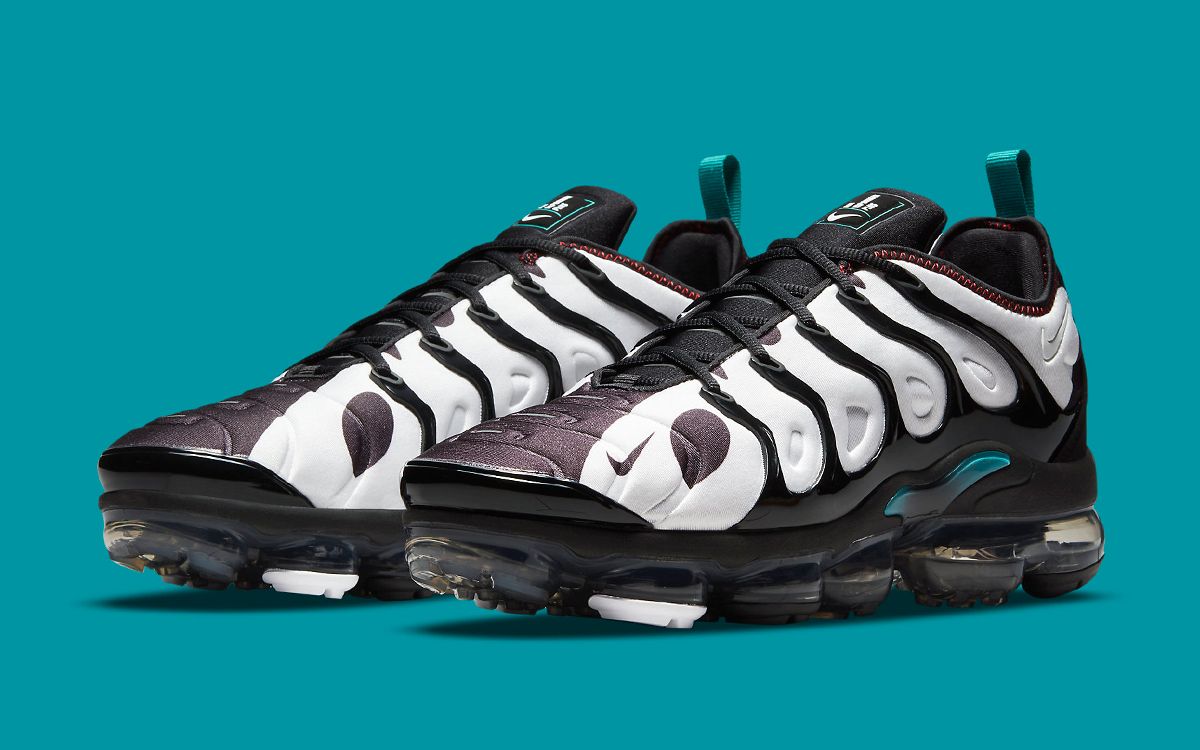 Nike vapormax plus black and white release date hotsell