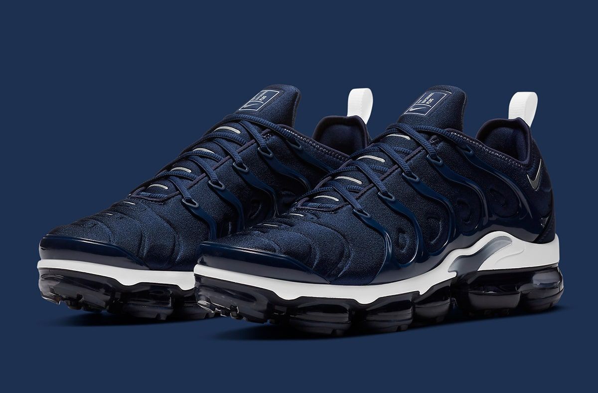 Vapormax plus hotsell navy blue