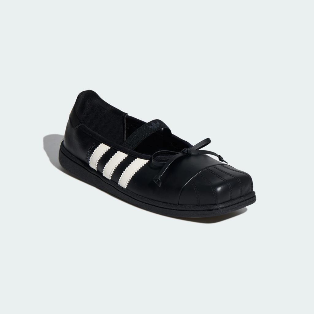 Jennie lanzará su primera colección con adidas tras varios años como rostro de la marca 3 JENNIE adidas Superstar Square Toe Ballet Black White LB3787 07