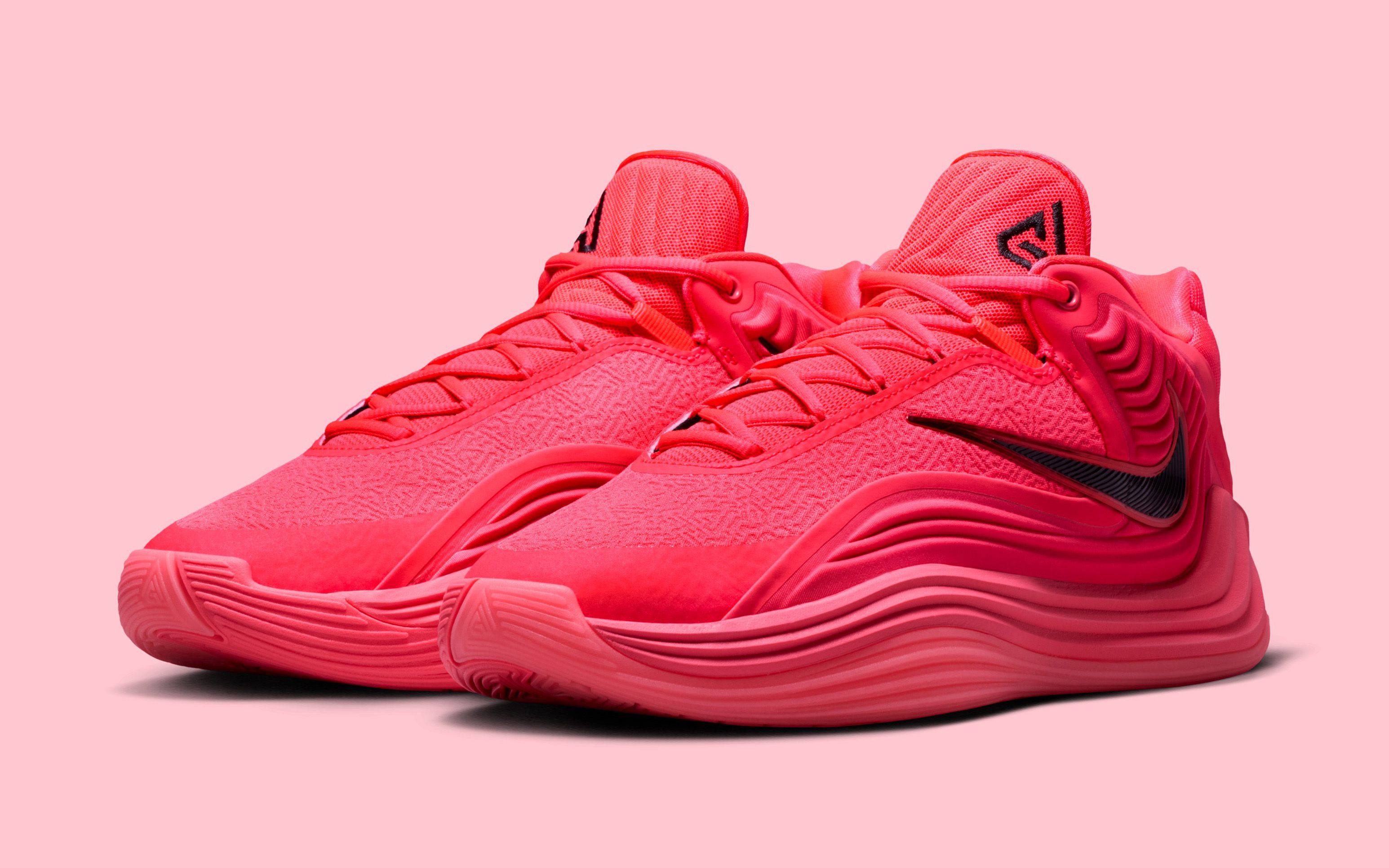 ローズ Available Now // Nike Giannis Freak 7 