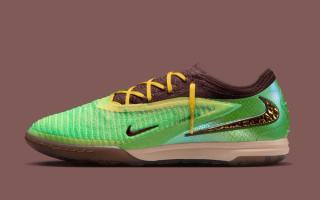 Travis Scott x Nike Phantom 6 Low Indoor (SKU: IV2037-900). Photo via Nike.