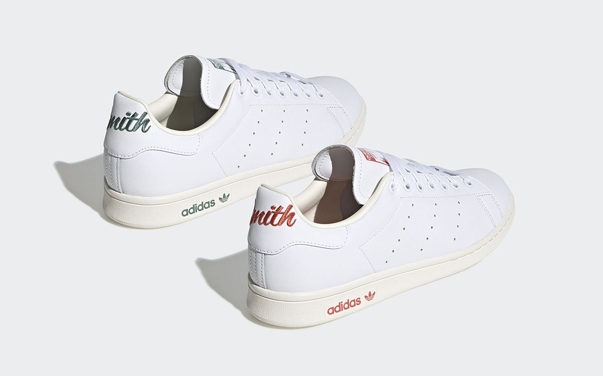 Stan smith cursive outlet logo