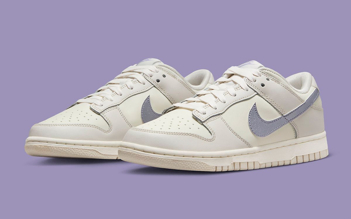 Nike Dunk Low ホワイト/パープル Nike Adds Metallic Purple Swooshes to This New Dunk Low