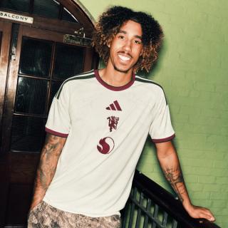 Manchester United's 26/27 adidas Third Authentic Short-Sleeve Jersey in an "Ivory" color scheme.