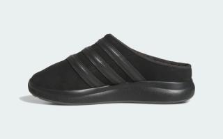 adidas ADICHILL Golf Mule "Black" (SKU: KI1404). Photo via adidas.