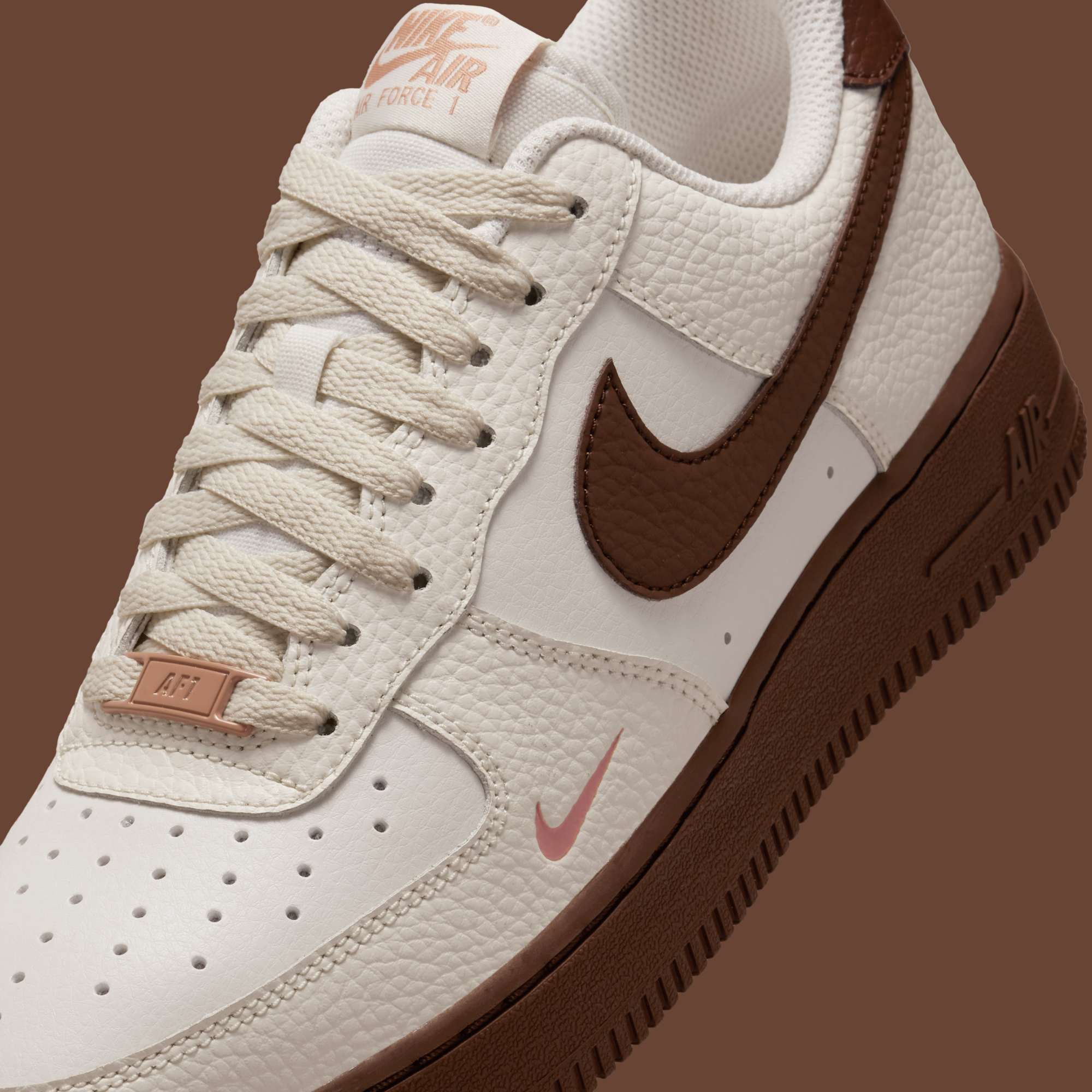 スニーカー Nike Air Force 1 07 Mini Jewel W White llic Gold Black I Nike Air Force 1 07 Mini Jewel WMNS White / Metallic Gold