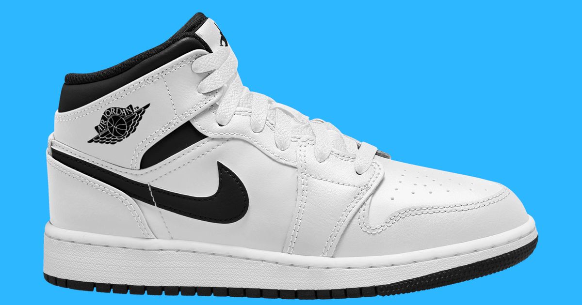 jordan one mid university black white