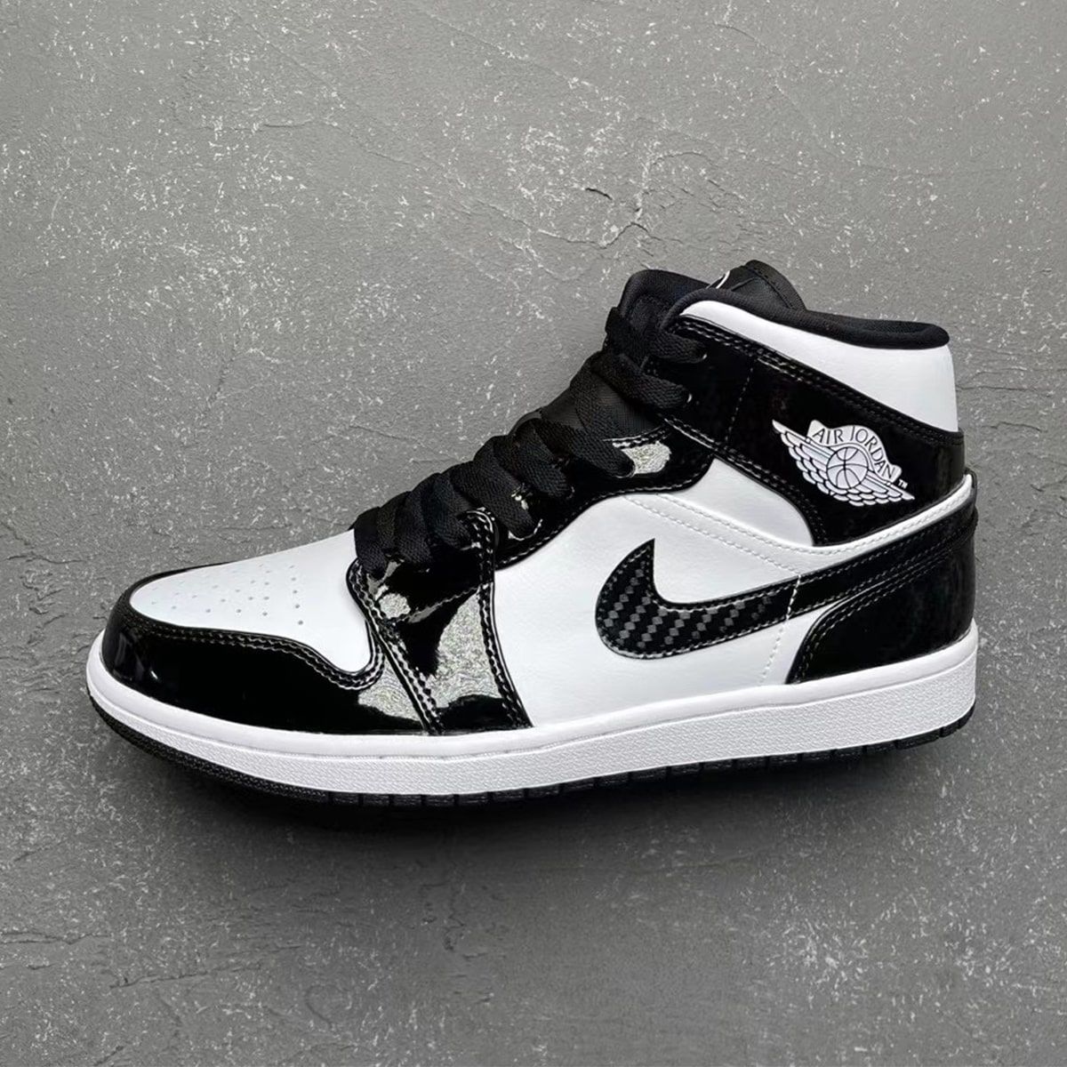 Shiny black deals jordan 1