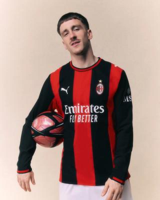 Alexis Saelemaekers for AC Milan 26/27 Home Kit. Photo via AC Milan.