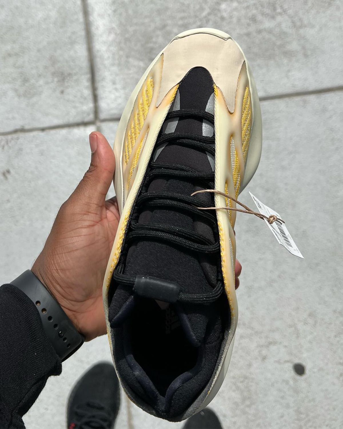 【7月末】adidas yeezy 700v3 \"Mono Safflower\" Where to Buy the YEEZY 700 V3 “Safflower Mono” | House of Heat°