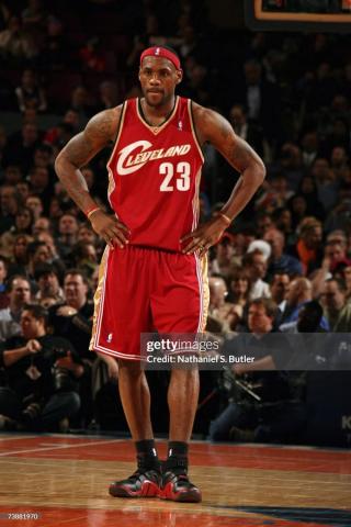 LeBron-James-WearingNike Zoom LeBron 4-Black-Varsity Crimson-P-E-March-28-2007