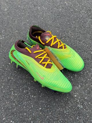 Travis Scott's Nike Phantom 6 Low Elite FG. Photo via @sbootssupply on Instagram.