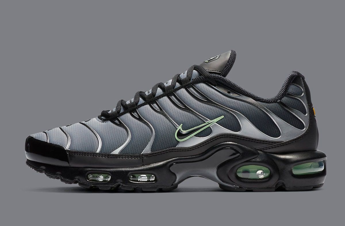 Nike max plus. Nike Air Max Plus 2020. Nike Air Max TN Plus Grey. Nike Air Max Plus TN Green. Nike Air Max Plus Green Glow.