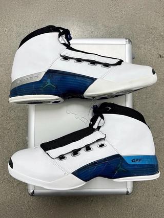 Original Air Jordan 17 "College Blue" release. Photo by @liukangscloset on Instagram.