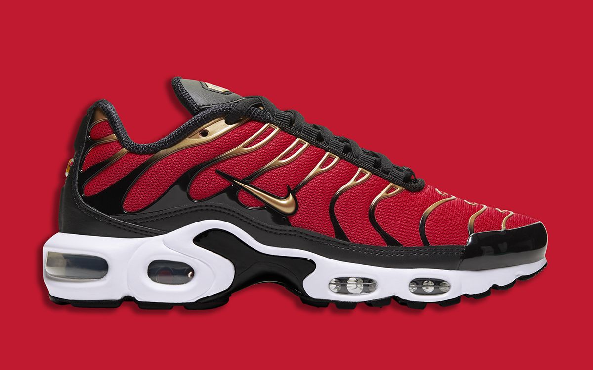 Air max plus metallic gold/university red/black sale