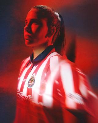 Alicia Cervantes wearing Chivas 26/27 Home Jersey. Photo via Nike.