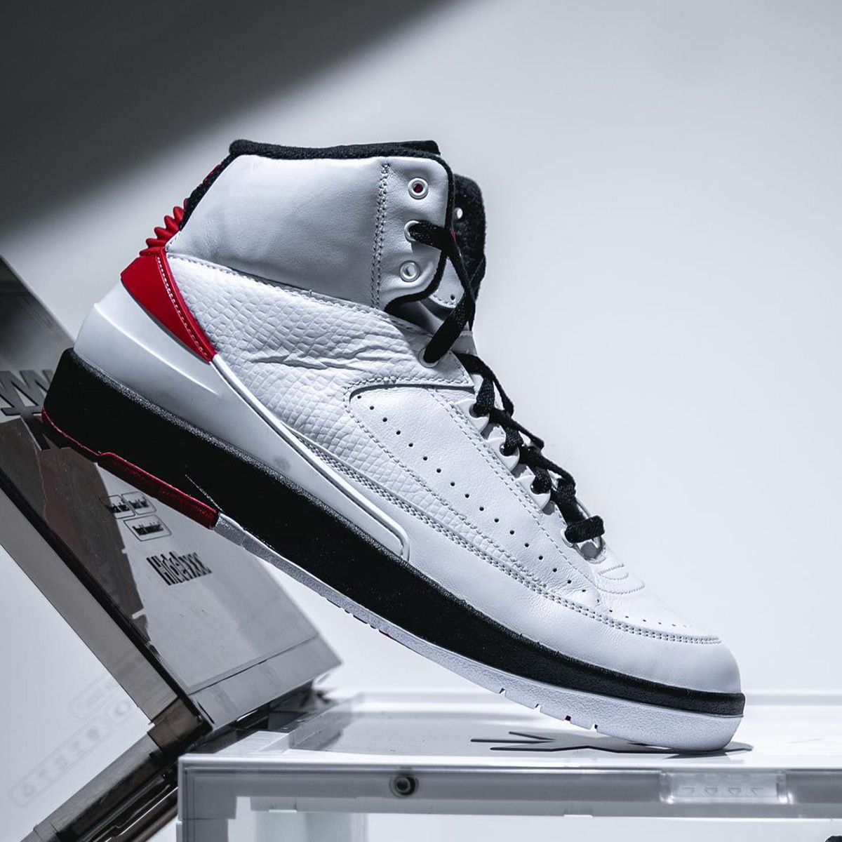 Official Images // Air Jordan 2 “Chicago” OG (2022) | House of Heat°