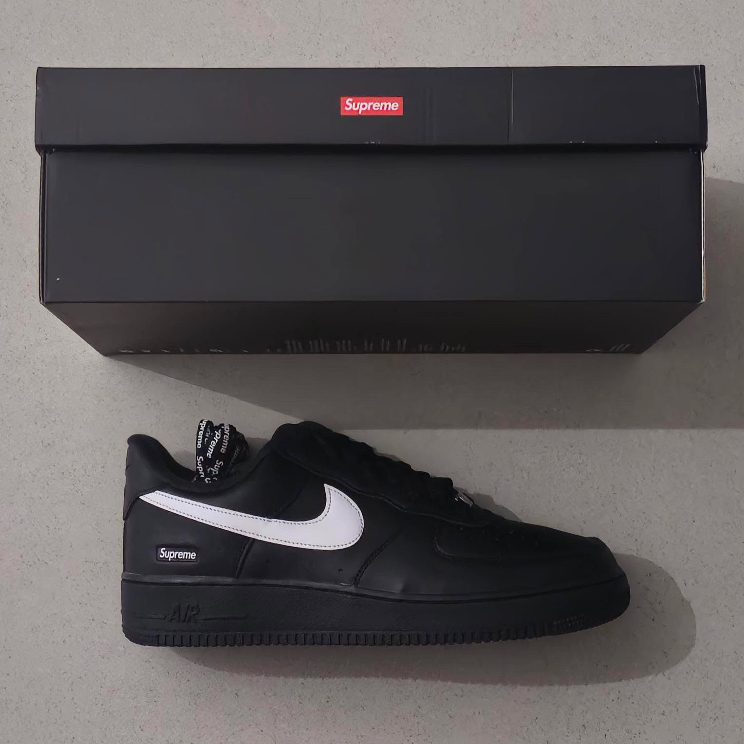 Supreme Air Force 1 スニーカー Supreme x Nike Air Force 1 Returns in Monochrome for Fall