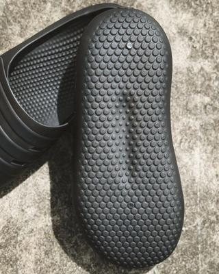 "Core Black" adidas Adislide. Photo via @lustpanama on Instagram.