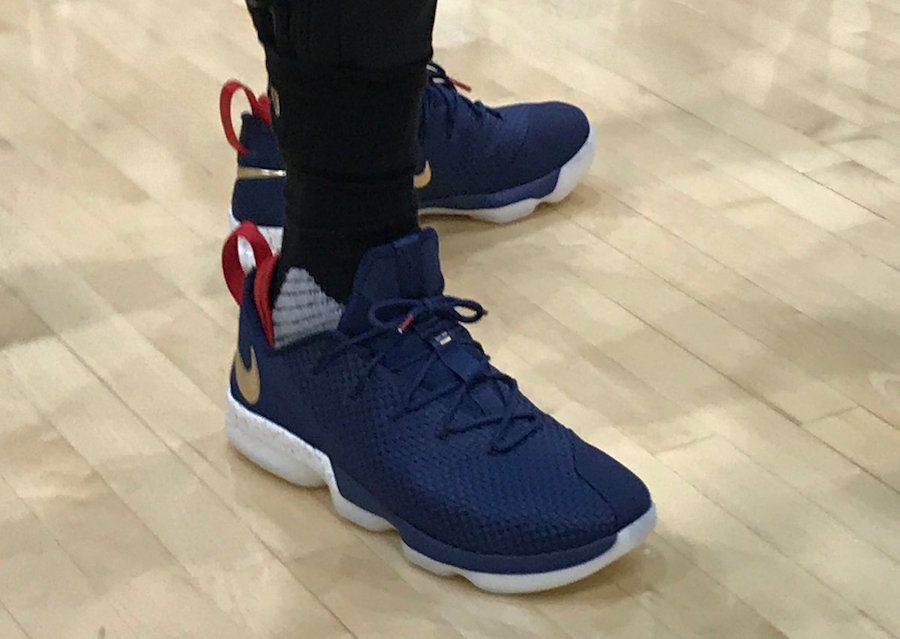 LeBron debuts the 14 low House of Heat