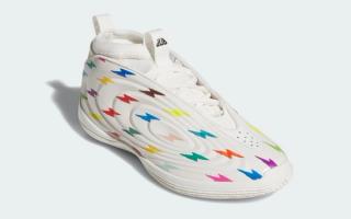 Jalen Williams' "Thunder Bolt" adidas Harden Vol. 10 Player-Edition basketball shoe.