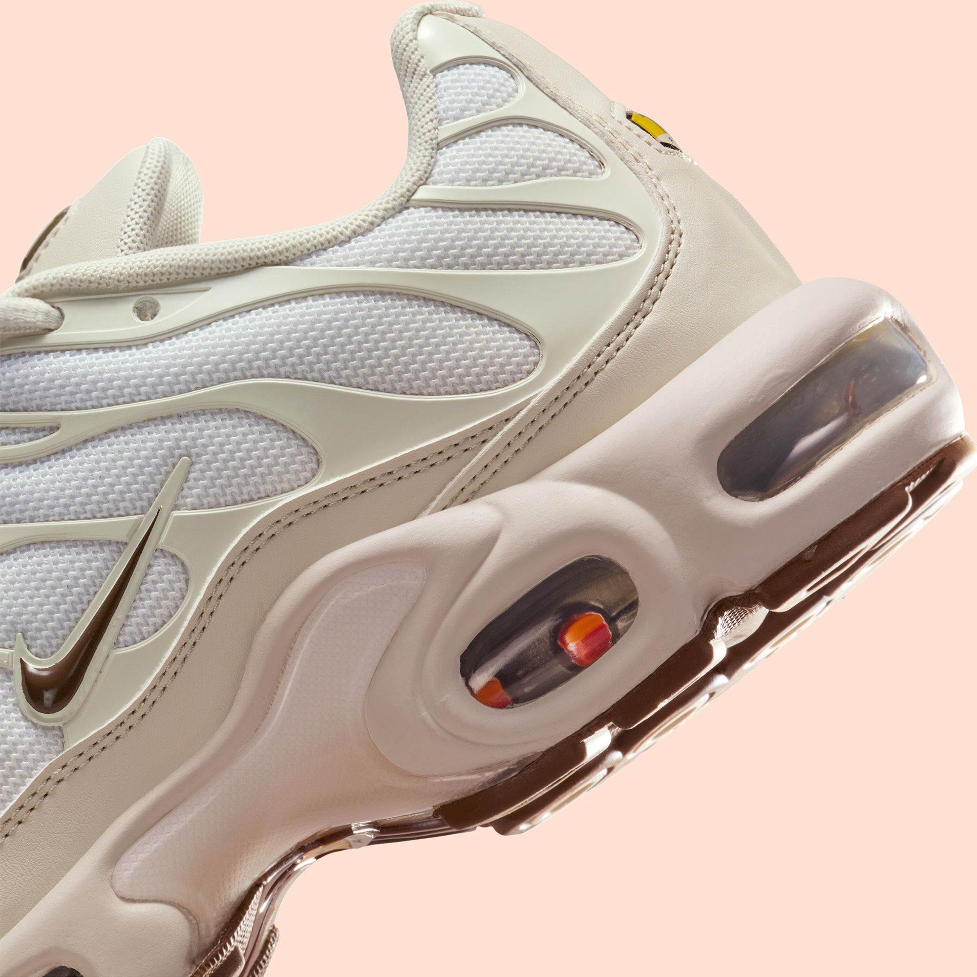 ◆正規品◆NIKE AIR MAX PLUS LIGHT OREWOOD BROWN◆関税込◆ Nike Air Max Plus Light Orewood Brown IO0657-100
