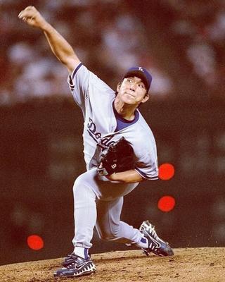 Hideo Nomo pitching.