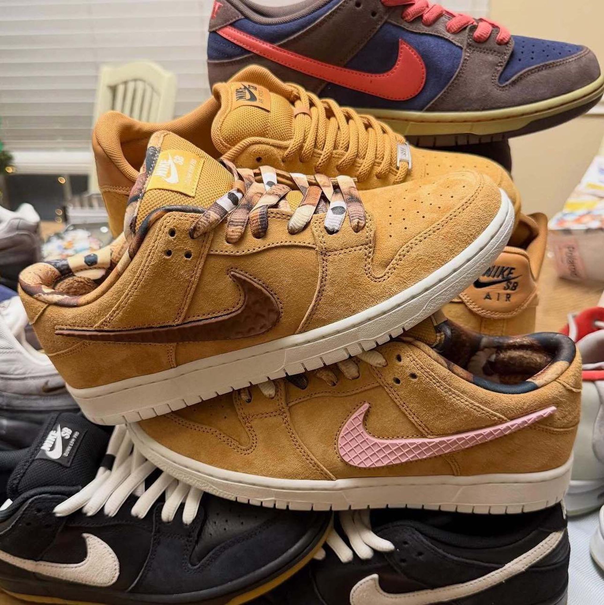 チョコ&モカ｜Supreme × Nike SB Dunk Low On Foot Look // Supreme x Nike SB Dunk Low 