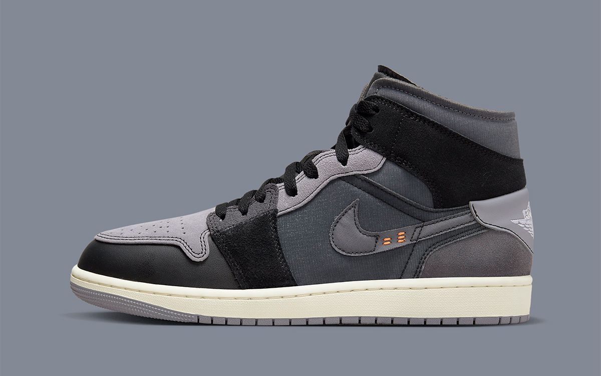 Official Images // Air Jordan 1 Mid “Inside Out” (Black) | House